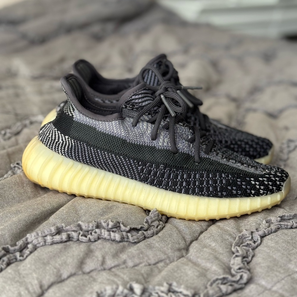 Yeezy Boost 350 V2 Carbon